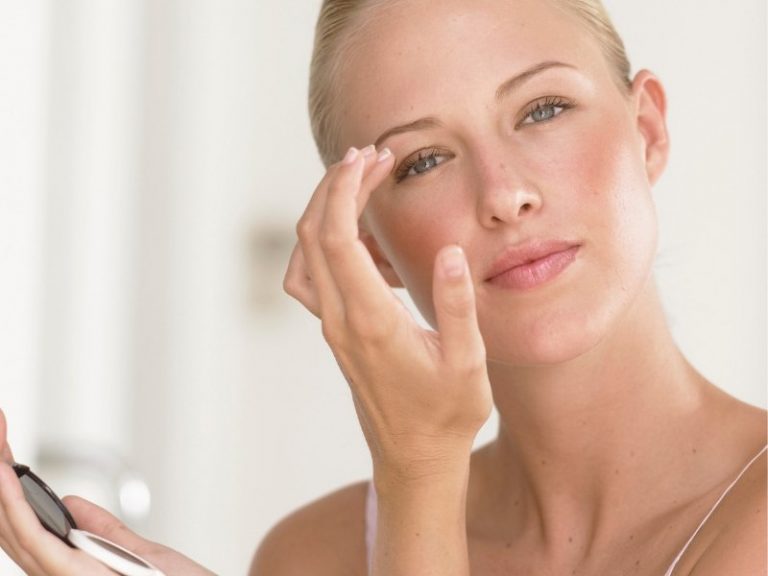 7 Best Under Eye Primers for Wrinkles - Ellis James Designs