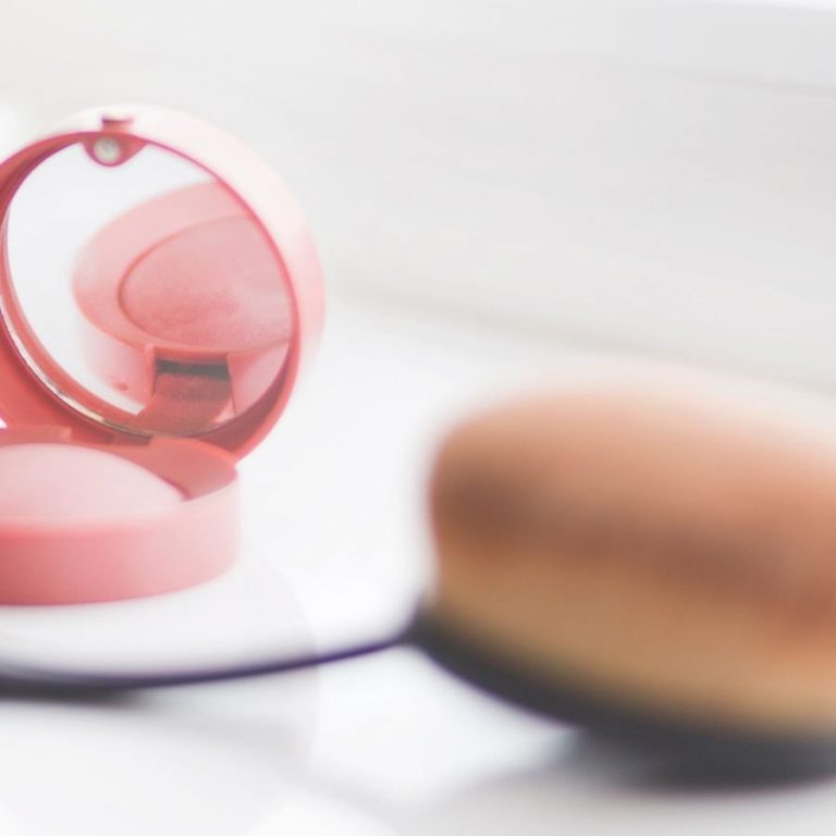 are oval makeup brushes better