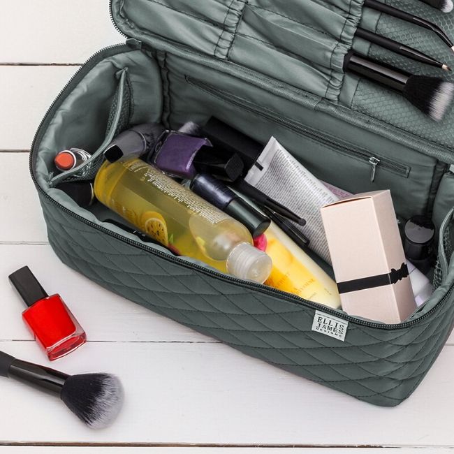 organizing makeup