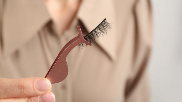How To Clean Magnetic Lashes – Do It Properly, Make Them Last Longer!