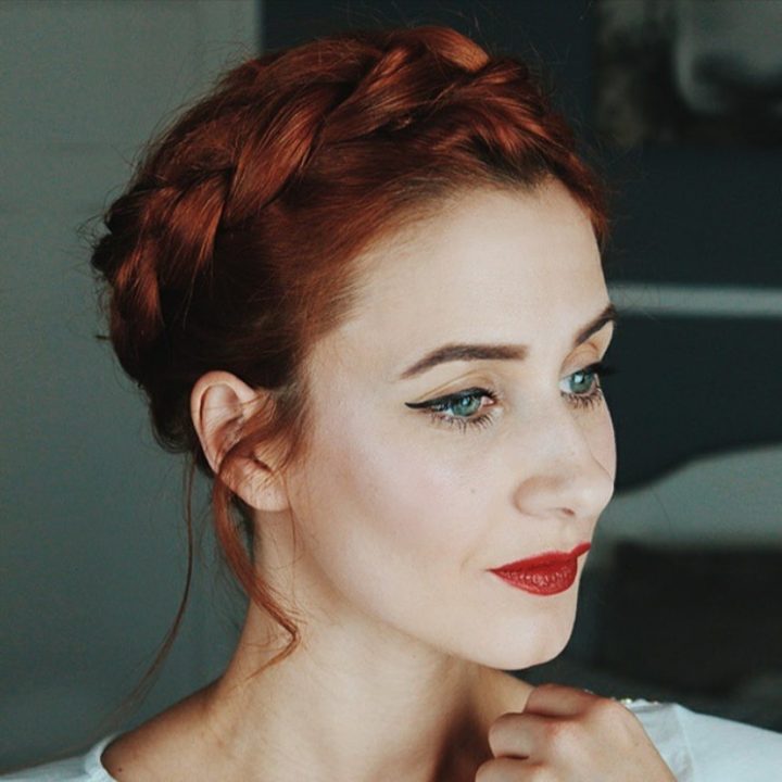 8 Easy Travel Hairstyles For Your Next Adventure