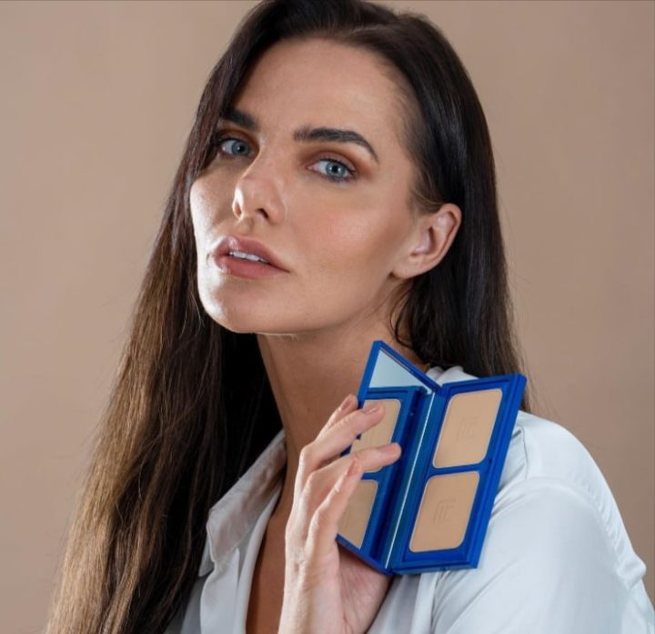 10 Piece Travel Makeup Capsule Guide