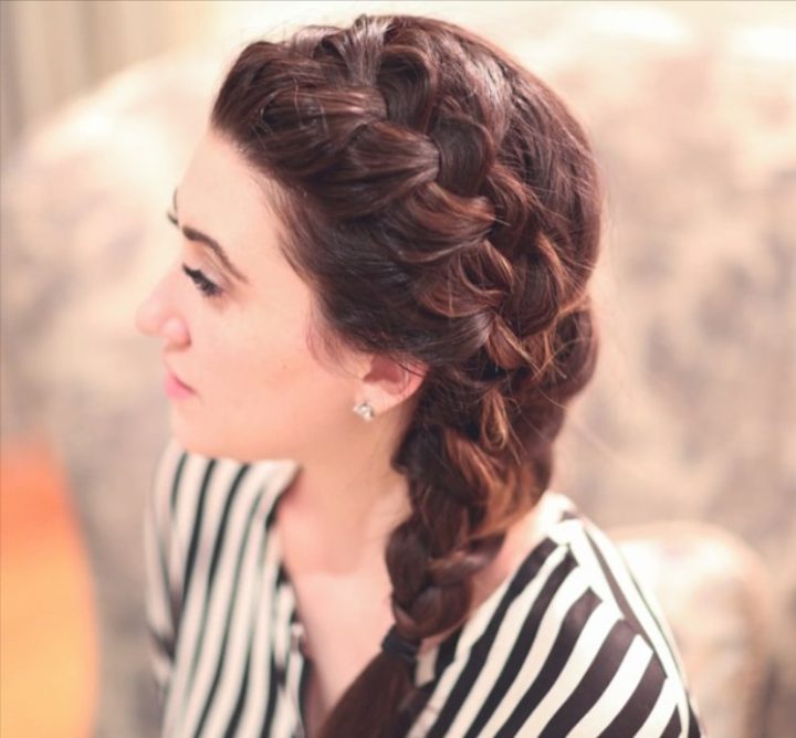 8 Easy Travel Hairstyles For Your Next Adventure