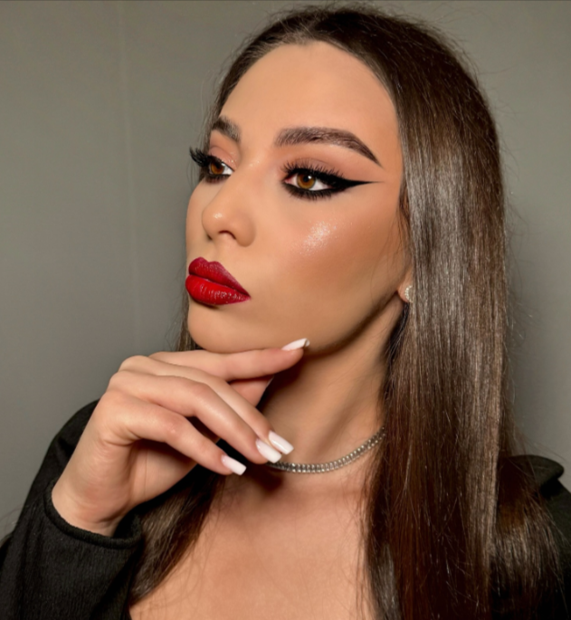 Sparkle And Shine: 9 Best Glam Makeup Looks
